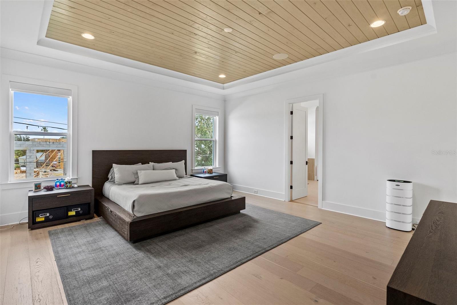 Listing photo id 44 for 615 Luzon Avenue