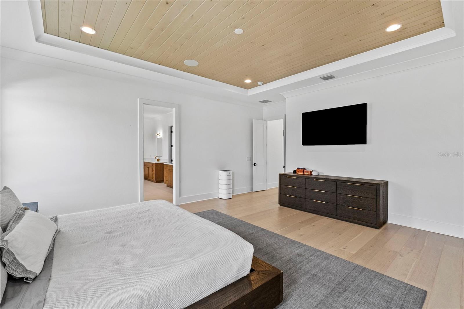 Listing photo id 45 for 615 Luzon Avenue