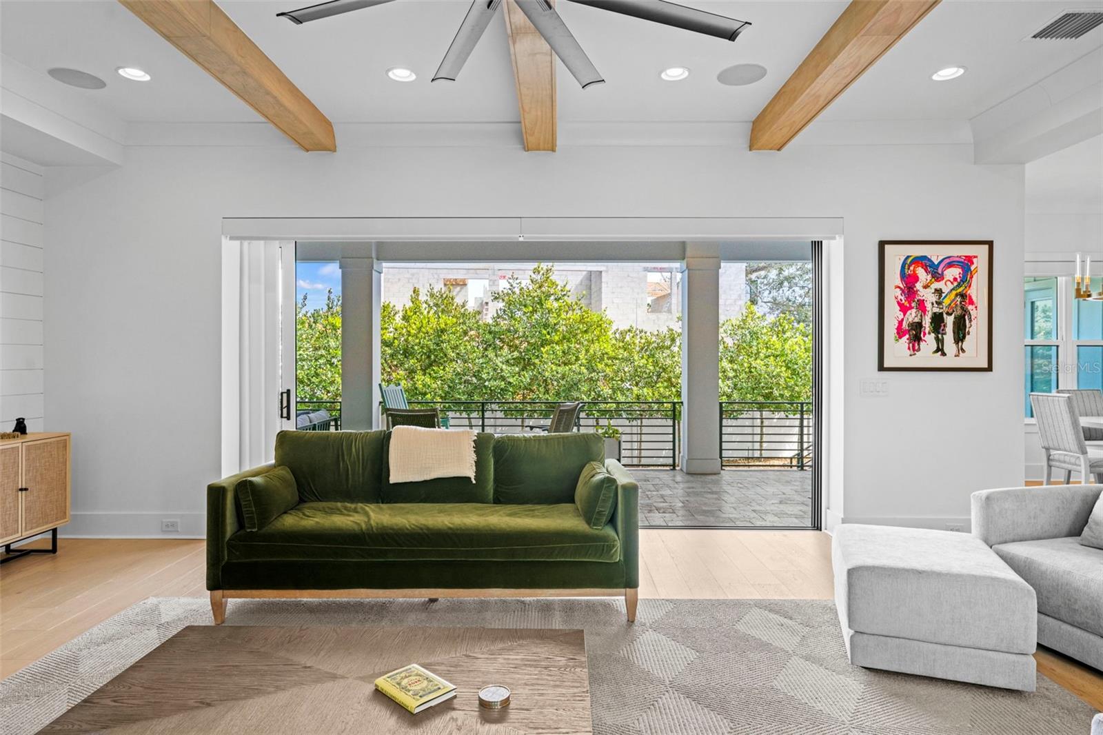 Listing photo id 3 for 615 Luzon Avenue