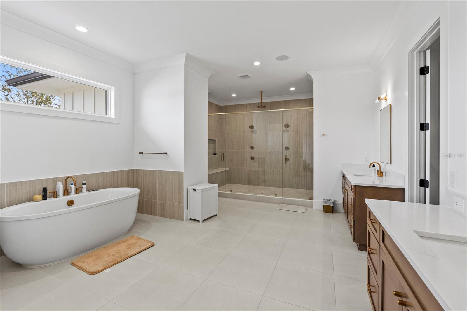 Listing photo id 48 for 615 Luzon Avenue