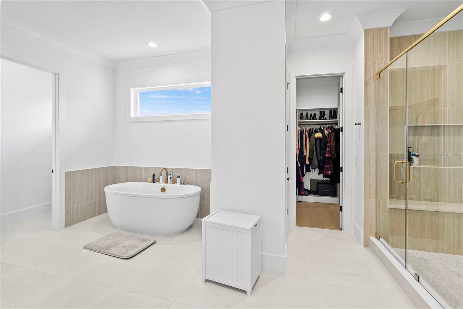 Listing photo id 49 for 615 Luzon Avenue