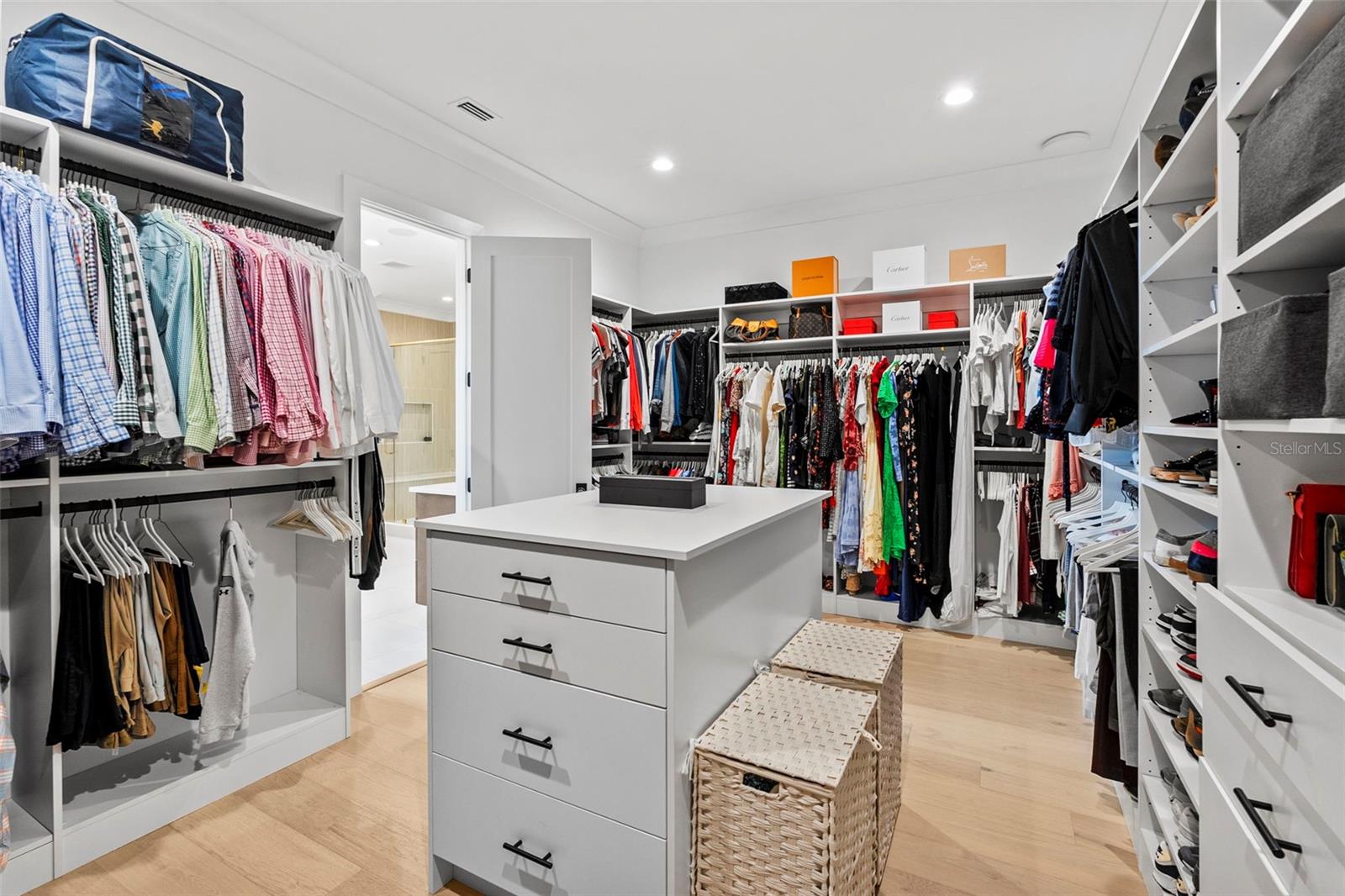 Listing photo id 52 for 615 Luzon Avenue