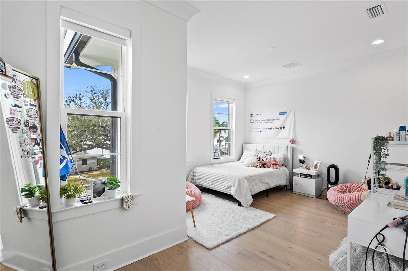 Listing photo id 53 for 615 Luzon Avenue