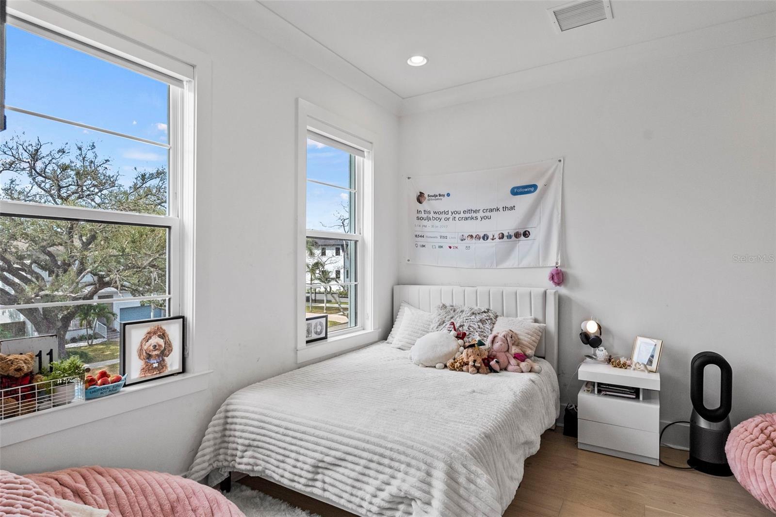 Listing photo id 54 for 615 Luzon Avenue