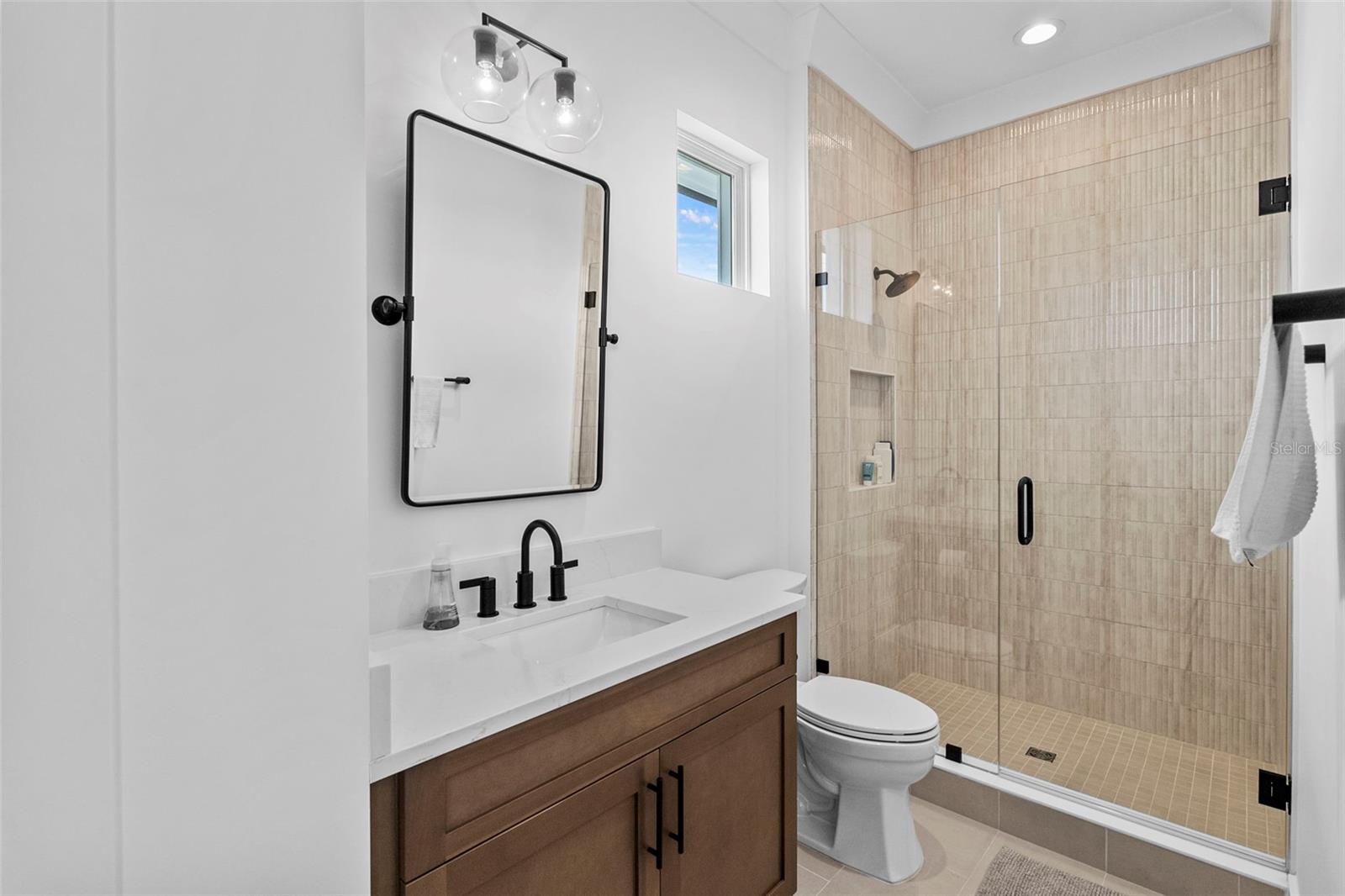 Listing photo id 58 for 615 Luzon Avenue