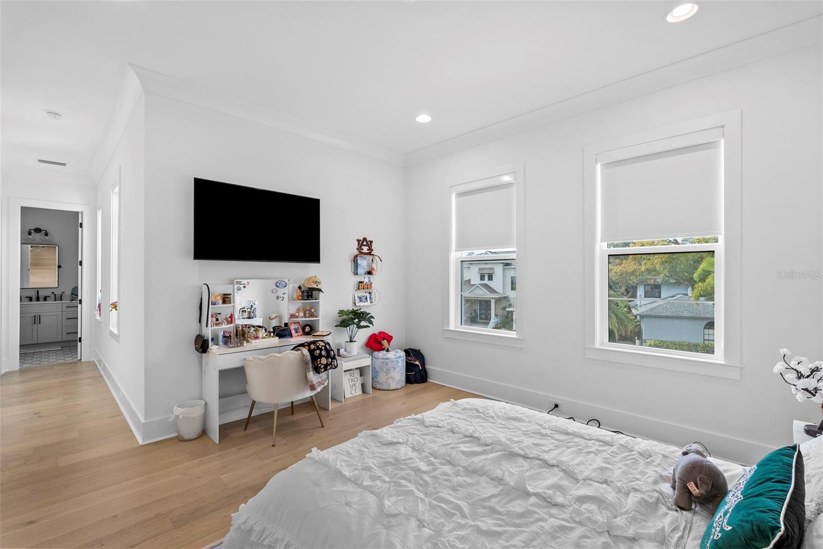 Listing photo id 61 for 615 Luzon Avenue