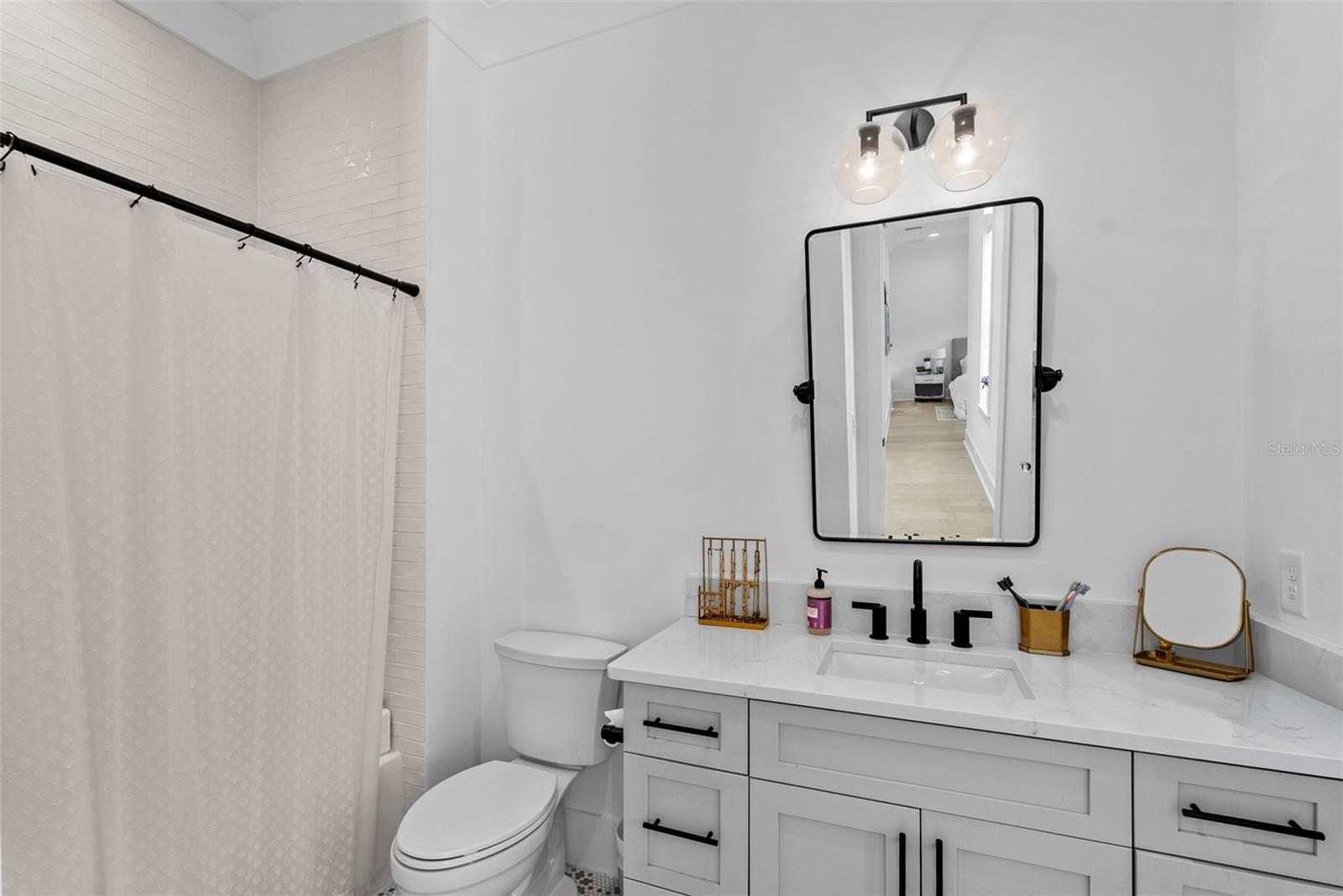 Listing photo id 64 for 615 Luzon Avenue