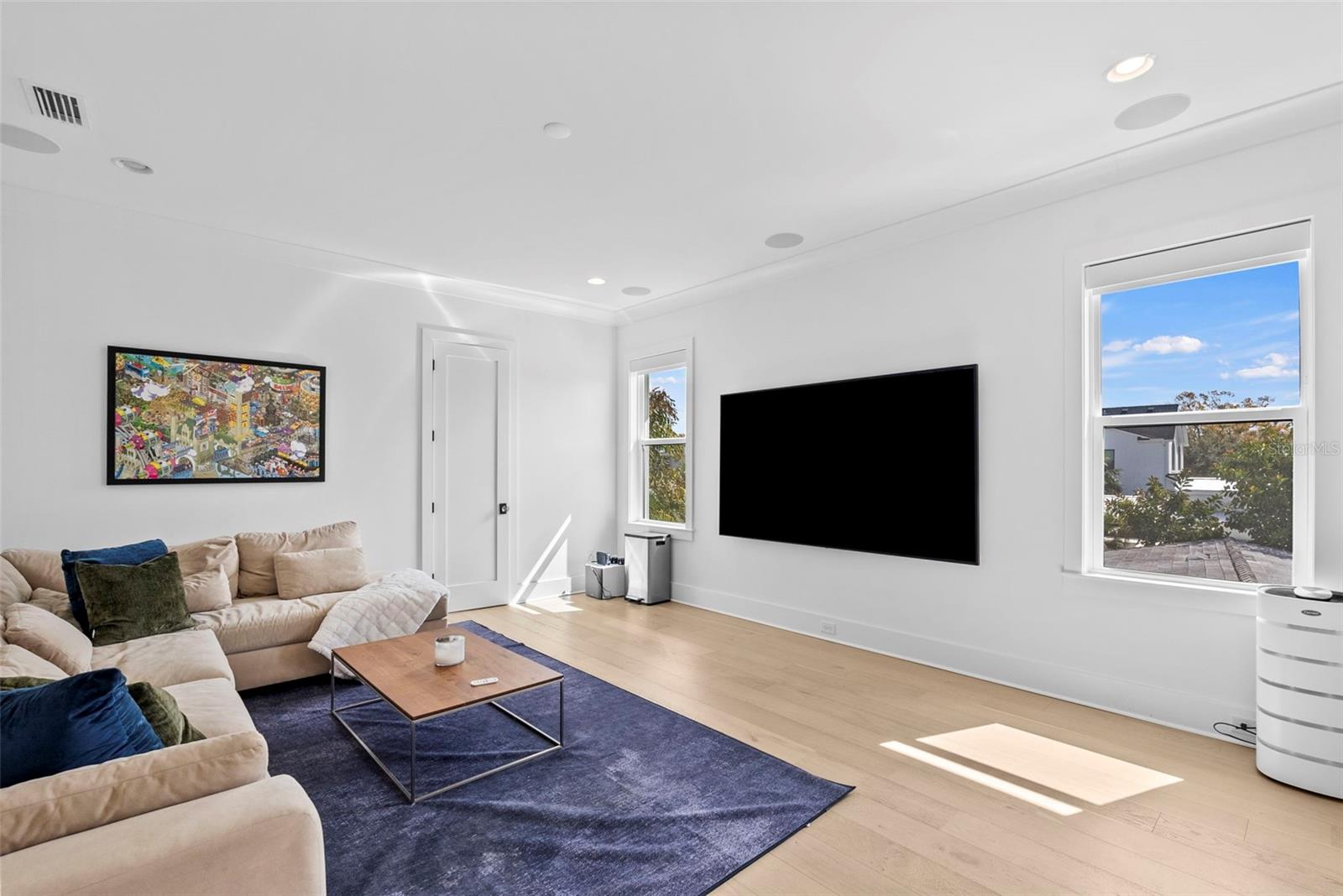 Listing photo id 66 for 615 Luzon Avenue