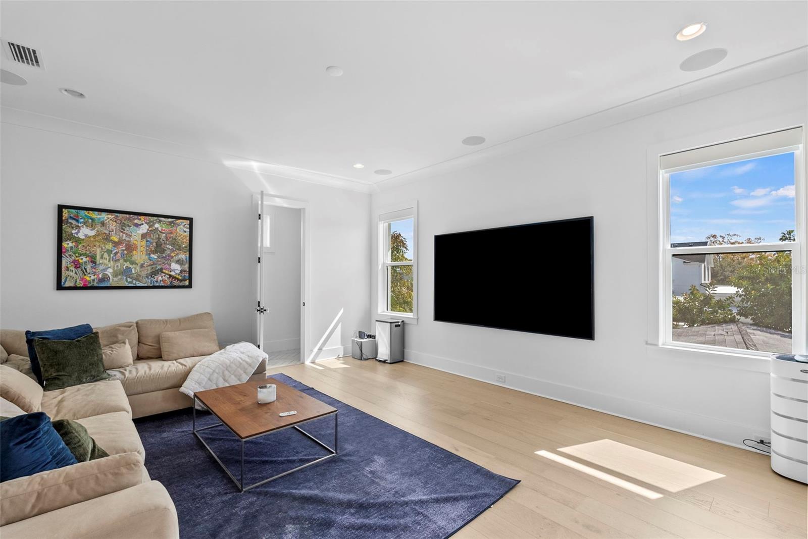 Listing photo id 67 for 615 Luzon Avenue