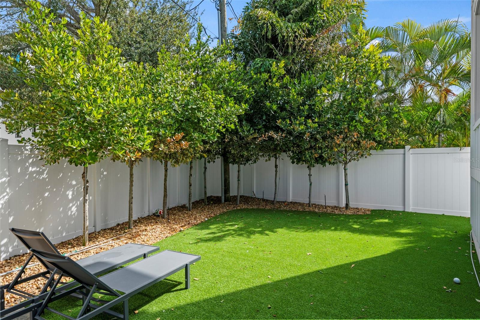 Listing photo id 71 for 615 Luzon Avenue