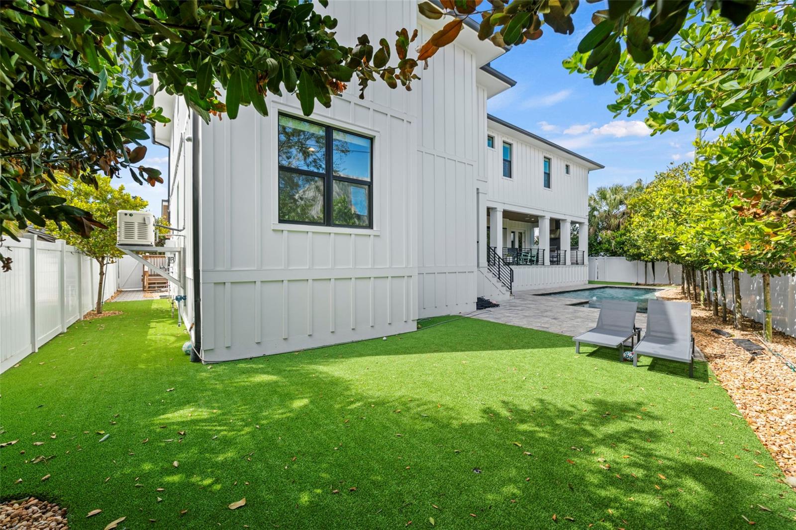 Listing photo id 72 for 615 Luzon Avenue