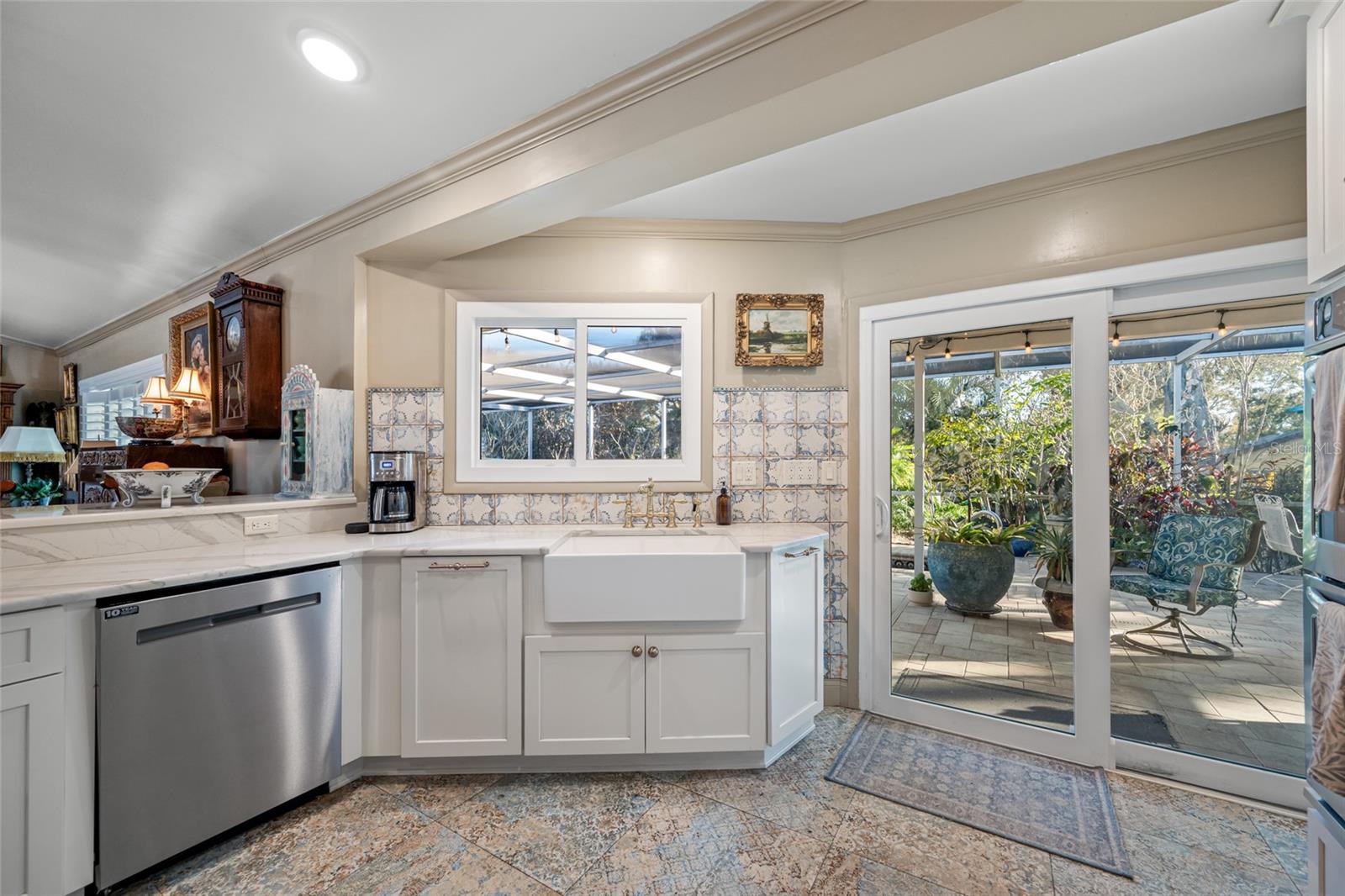 Listing photo id 8 for 2970 Tangerine Terrace