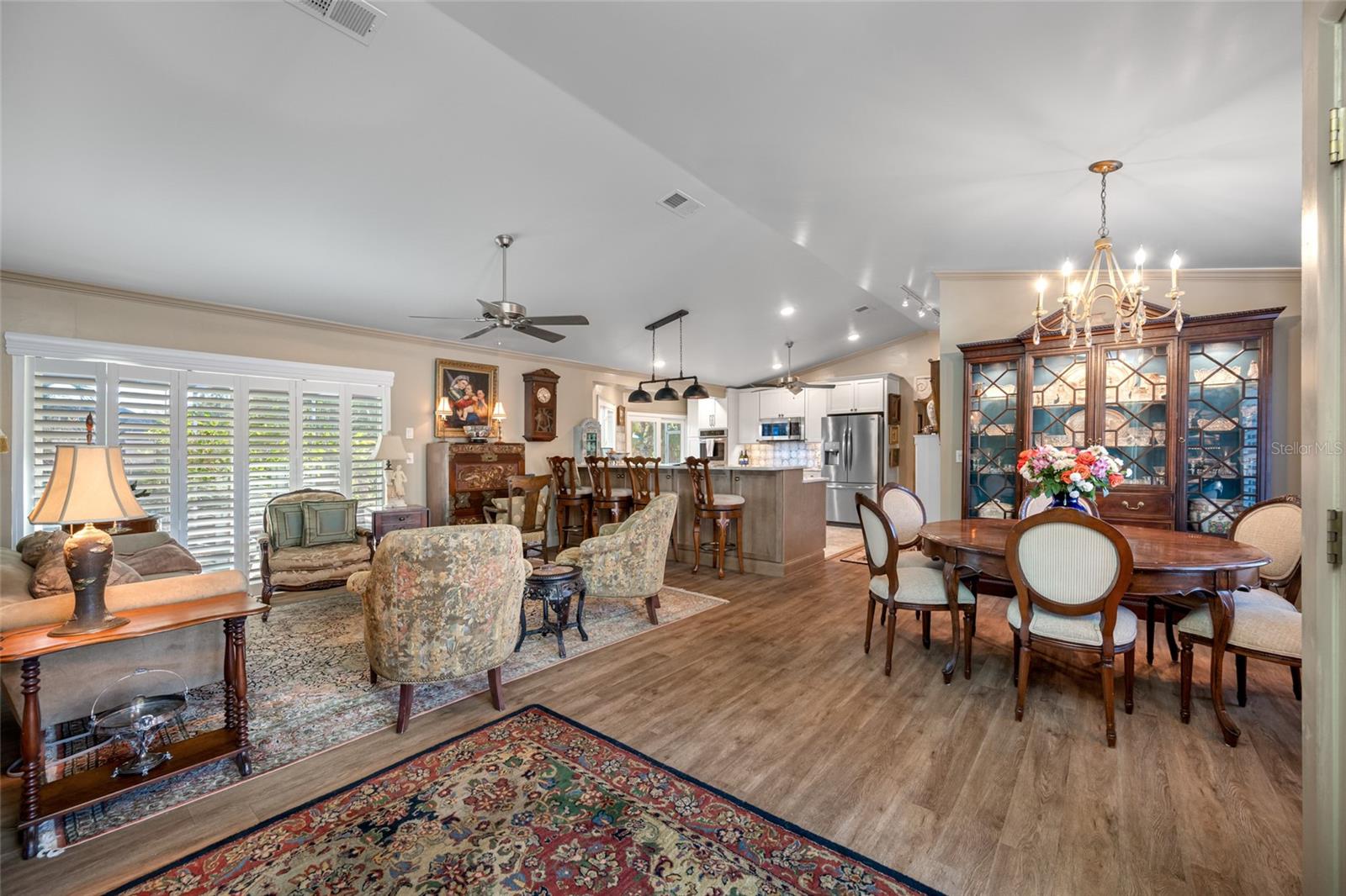 Listing photo id 10 for 2970 Tangerine Terrace