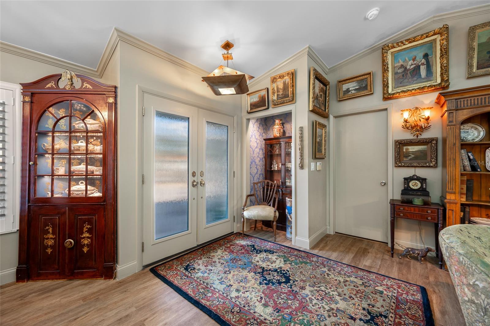 Listing photo id 13 for 2970 Tangerine Terrace