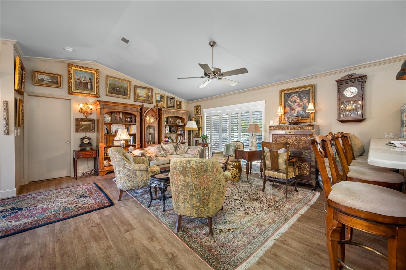 Listing photo id 14 for 2970 Tangerine Terrace