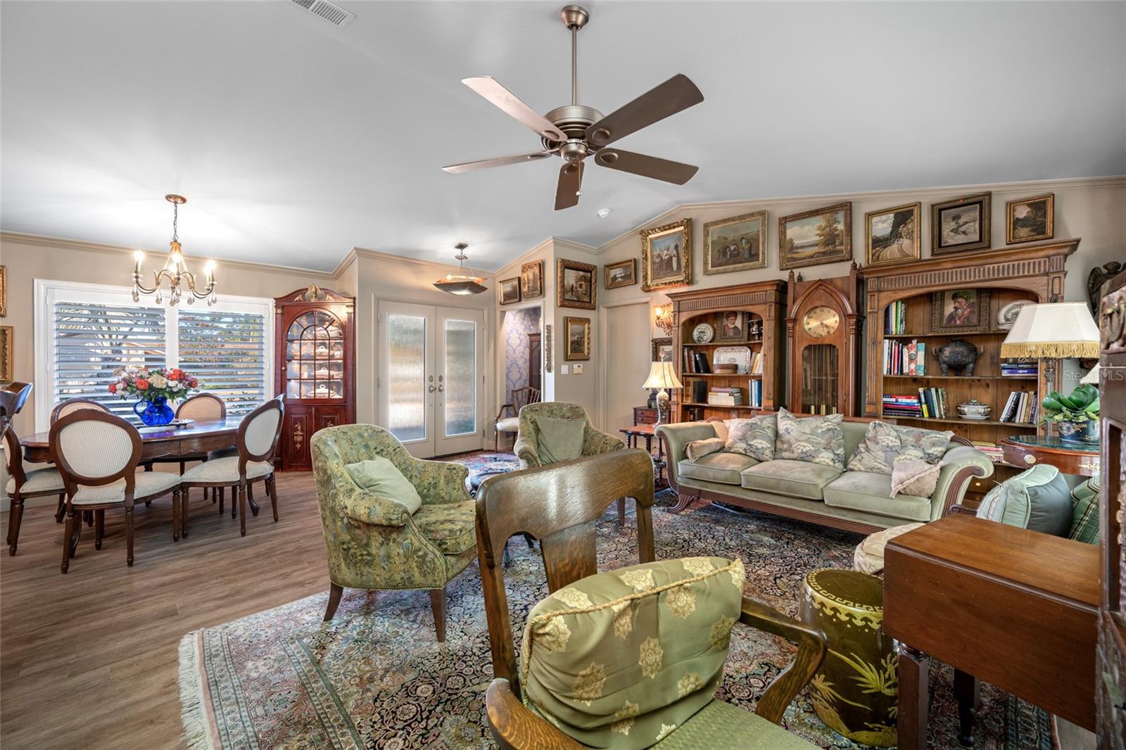 Listing photo id 15 for 2970 Tangerine Terrace