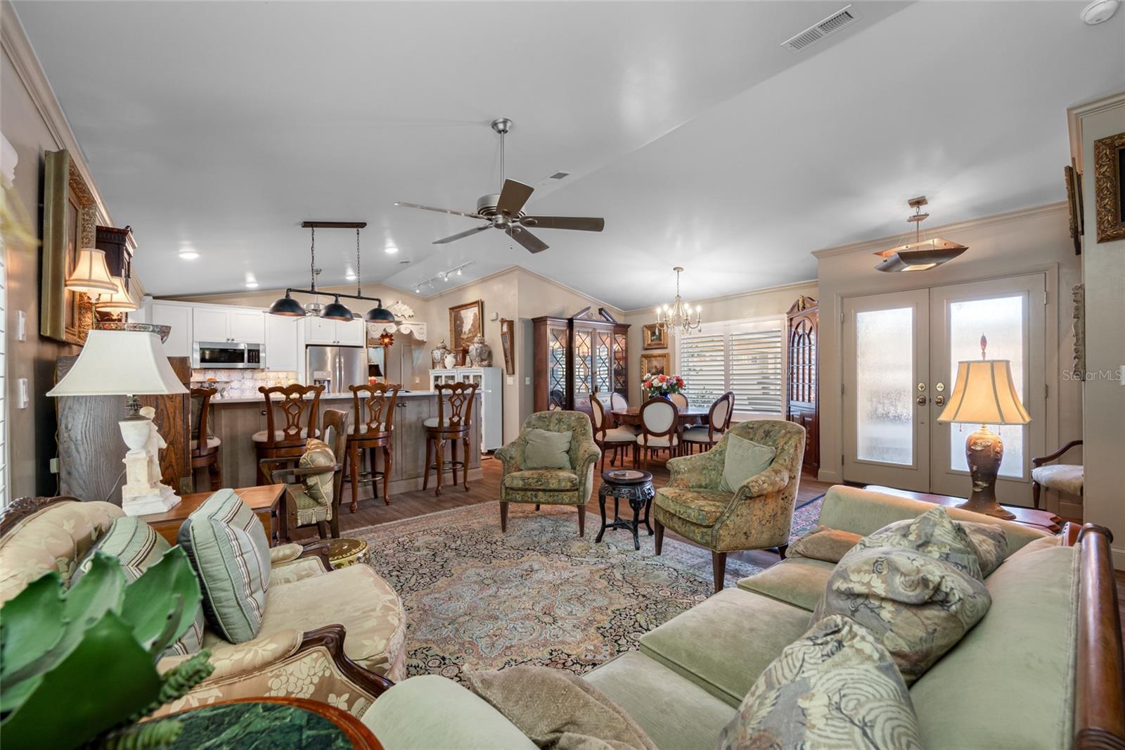 Listing photo id 16 for 2970 Tangerine Terrace