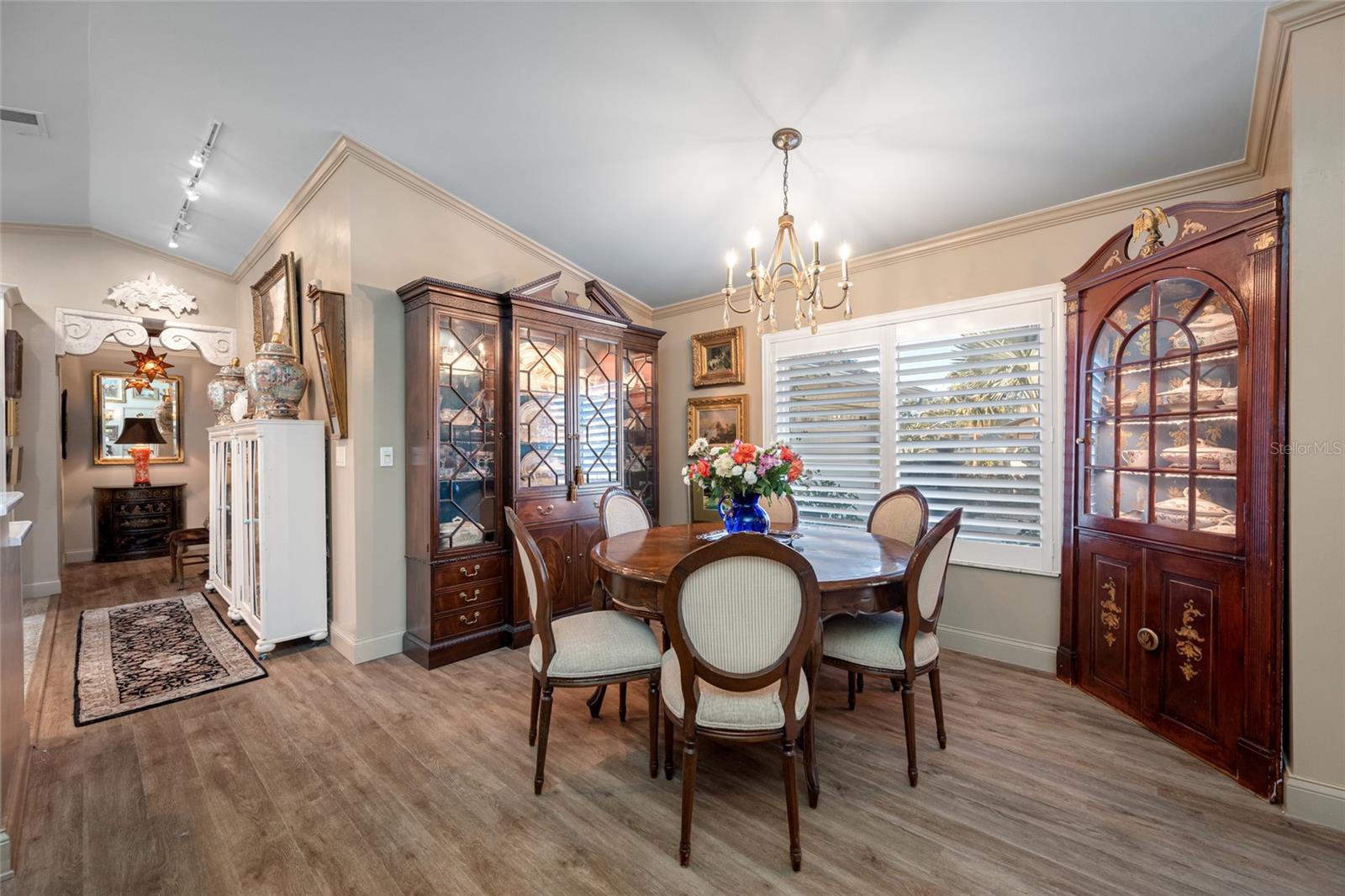 Listing photo id 17 for 2970 Tangerine Terrace