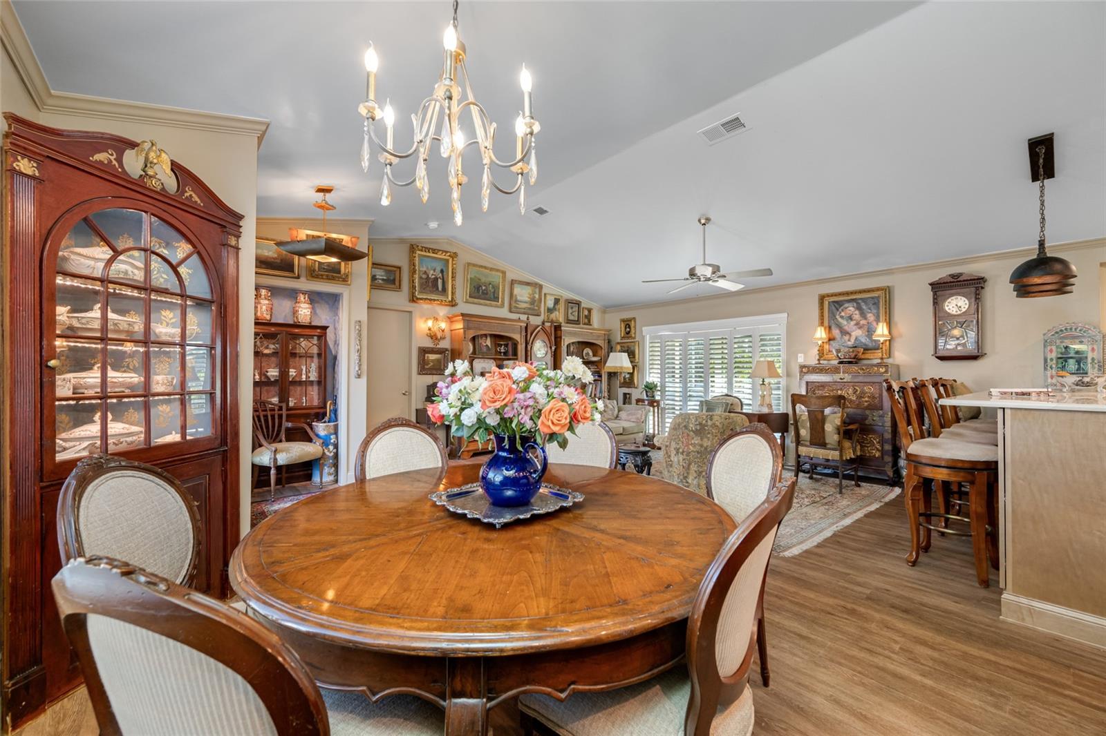 Listing photo id 18 for 2970 Tangerine Terrace