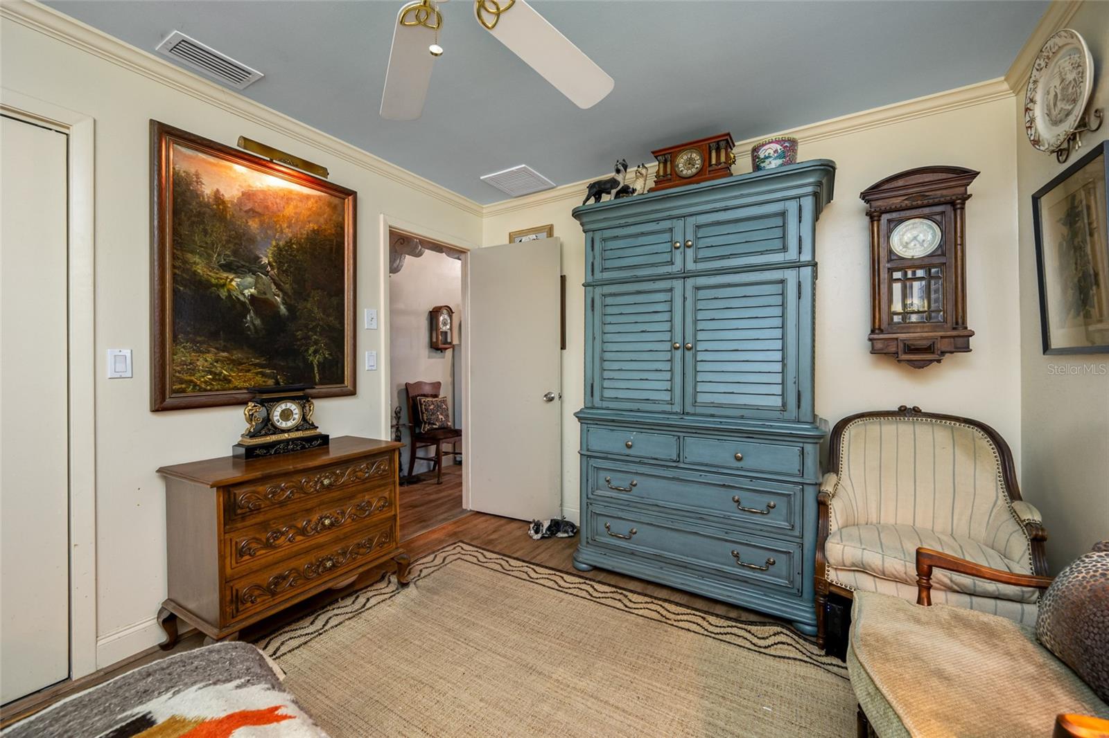 Listing photo id 35 for 2970 Tangerine Terrace