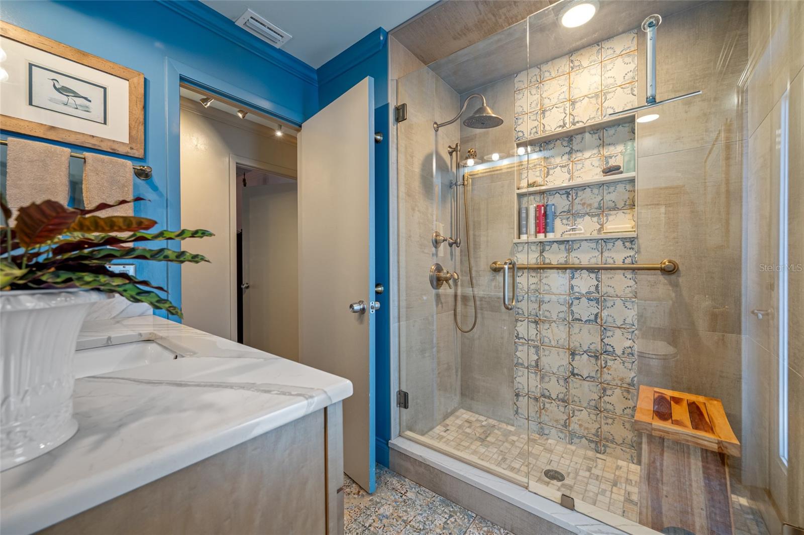 Listing photo id 40 for 2970 Tangerine Terrace