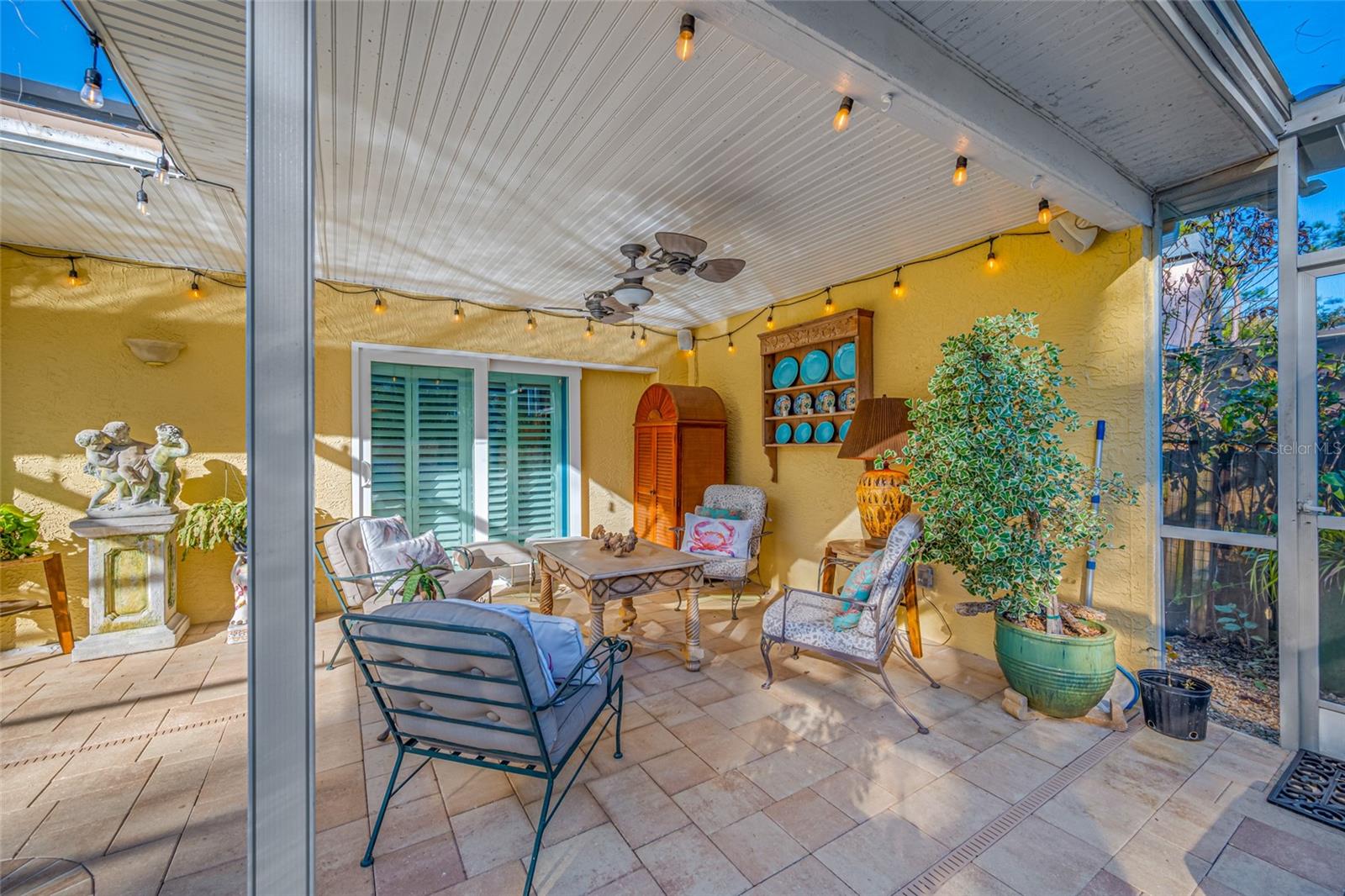 Listing photo id 45 for 2970 Tangerine Terrace