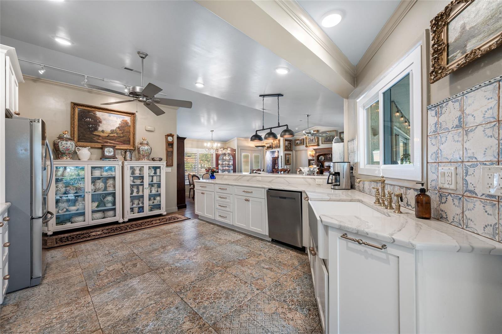 Listing photo id 3 for 2970 Tangerine Terrace