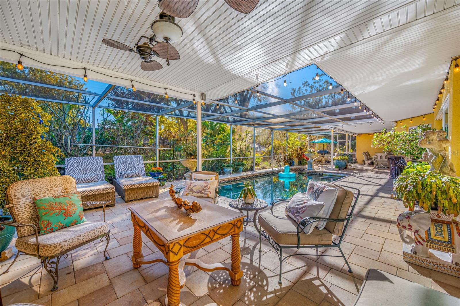 Listing photo id 52 for 2970 Tangerine Terrace