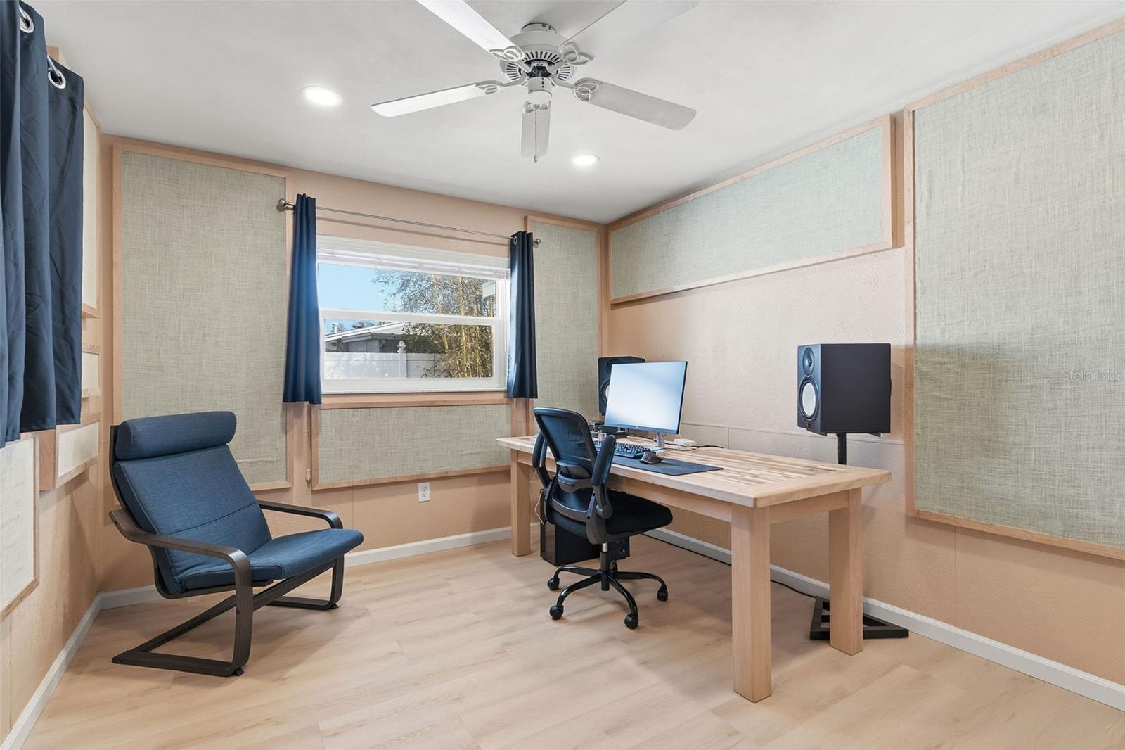 Image 18 of 27 For 7891 1st Street Ne