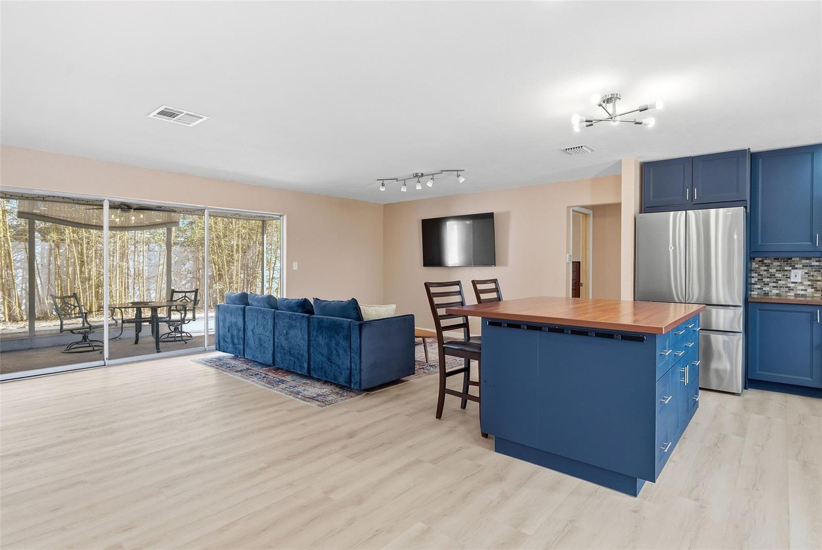 Image 5 of 27 For 7891 1st Street Ne