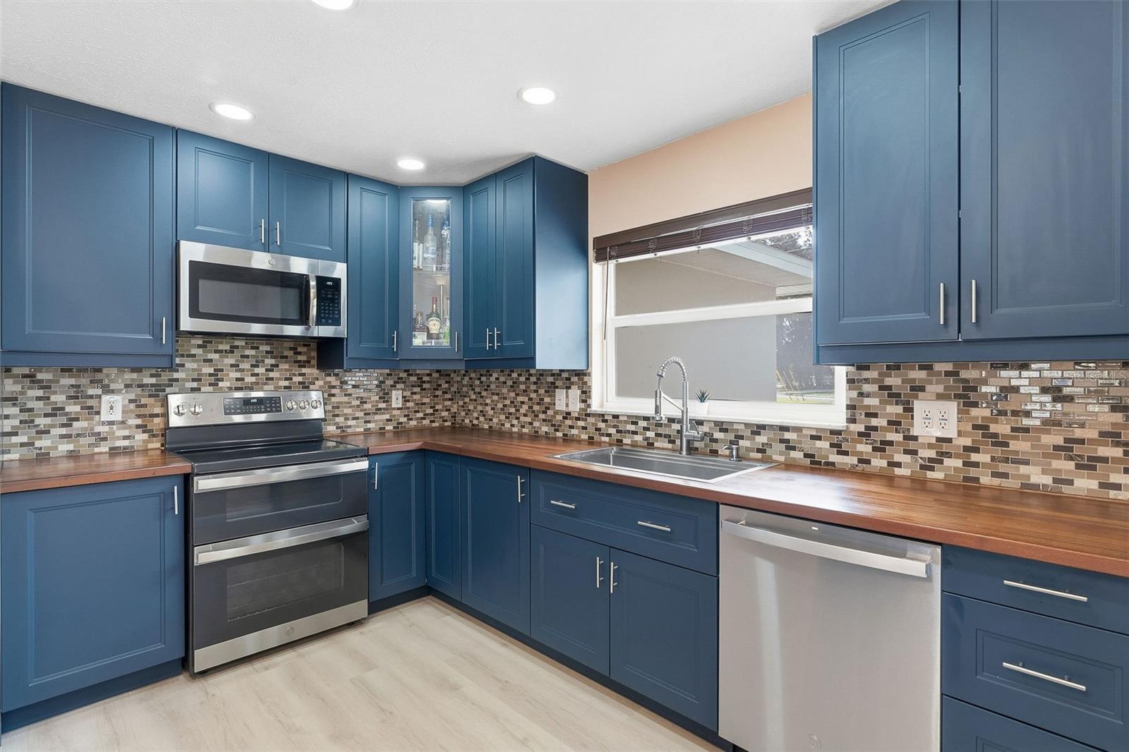 Image 8 of 27 For 7891 1st Street Ne