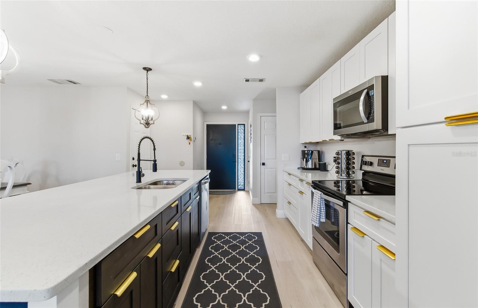 Image 11 of 35 For 404 King Louis Court