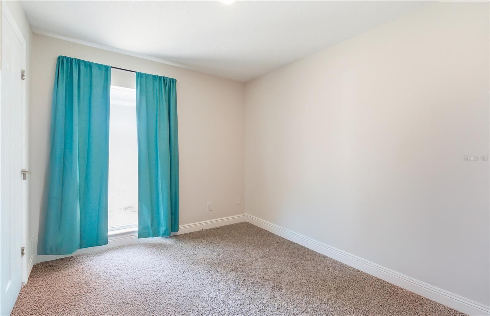 Image 22 of 35 For 404 King Louis Court