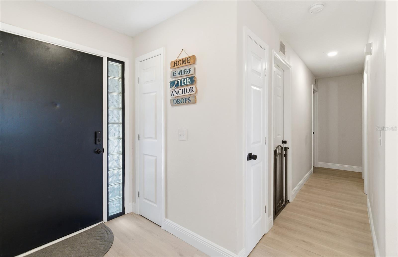 Image 7 of 35 For 404 King Louis Court