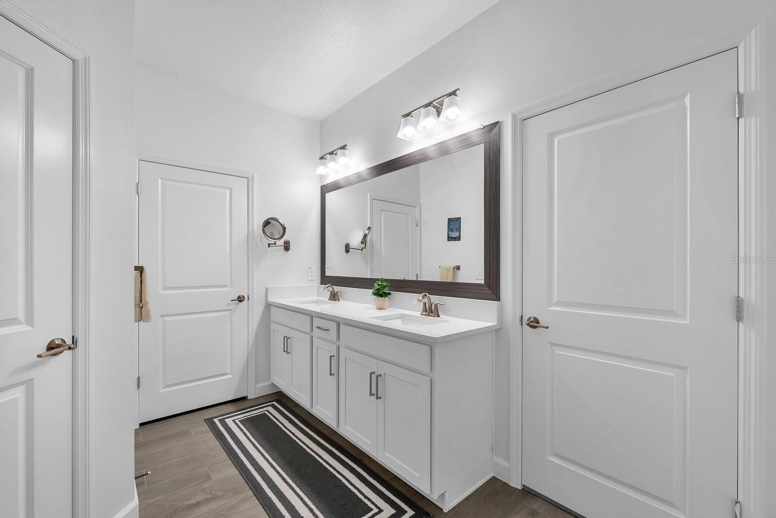 Image 14 of 25 For 17403 Holly Well Avenue