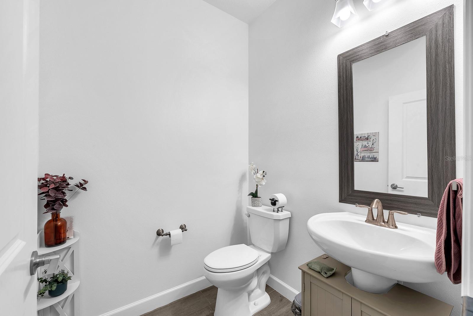 Image 19 of 25 For 17403 Holly Well Avenue