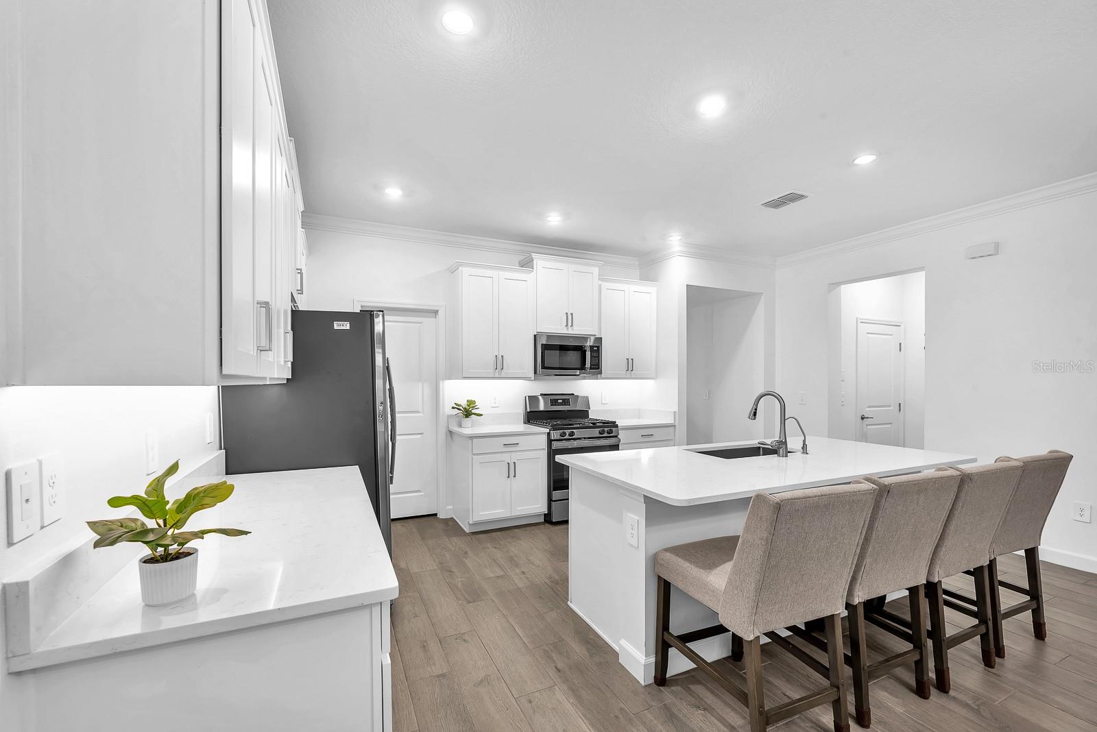 Image 8 of 25 For 17403 Holly Well Avenue