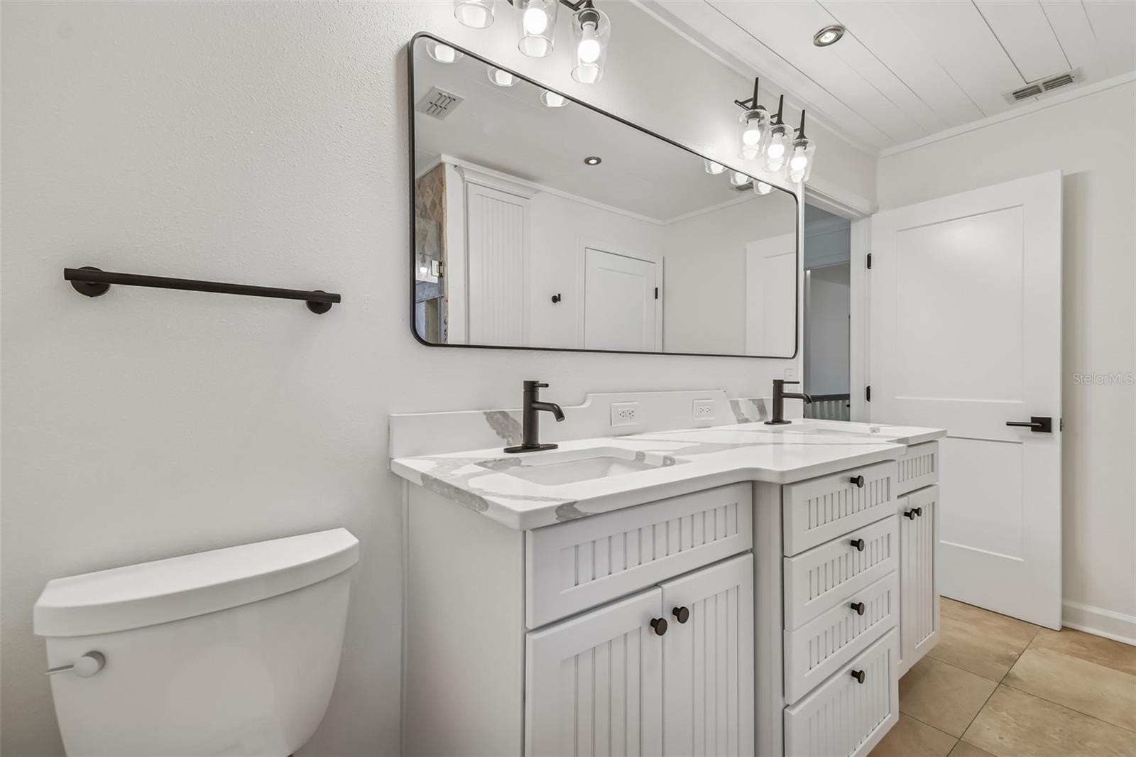 Image 17 of 43 For 2816 Fairway View Drive