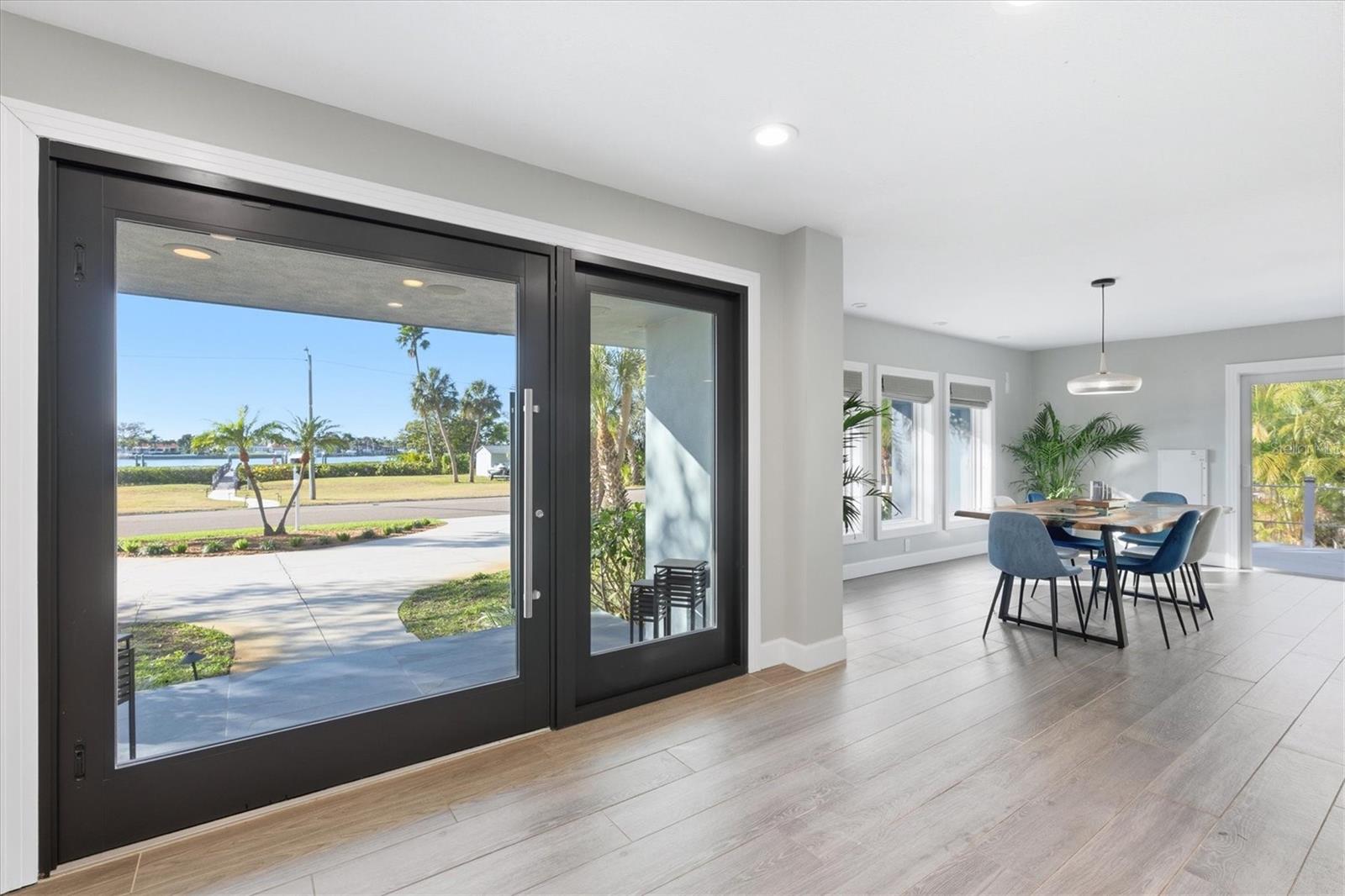 Image 12 of 69 For 670 Sunset Drive S