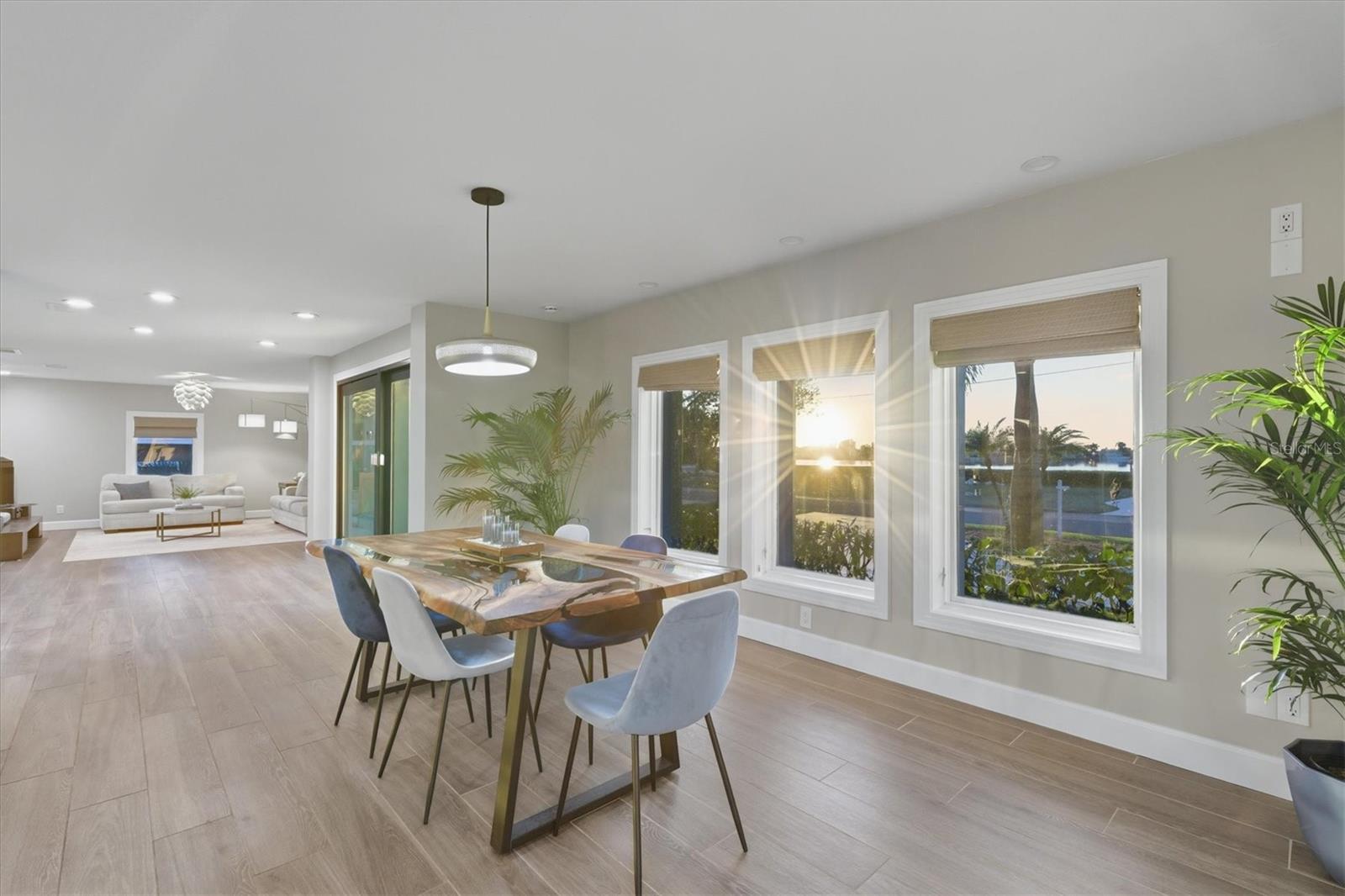 Image 15 of 69 For 670 Sunset Drive S