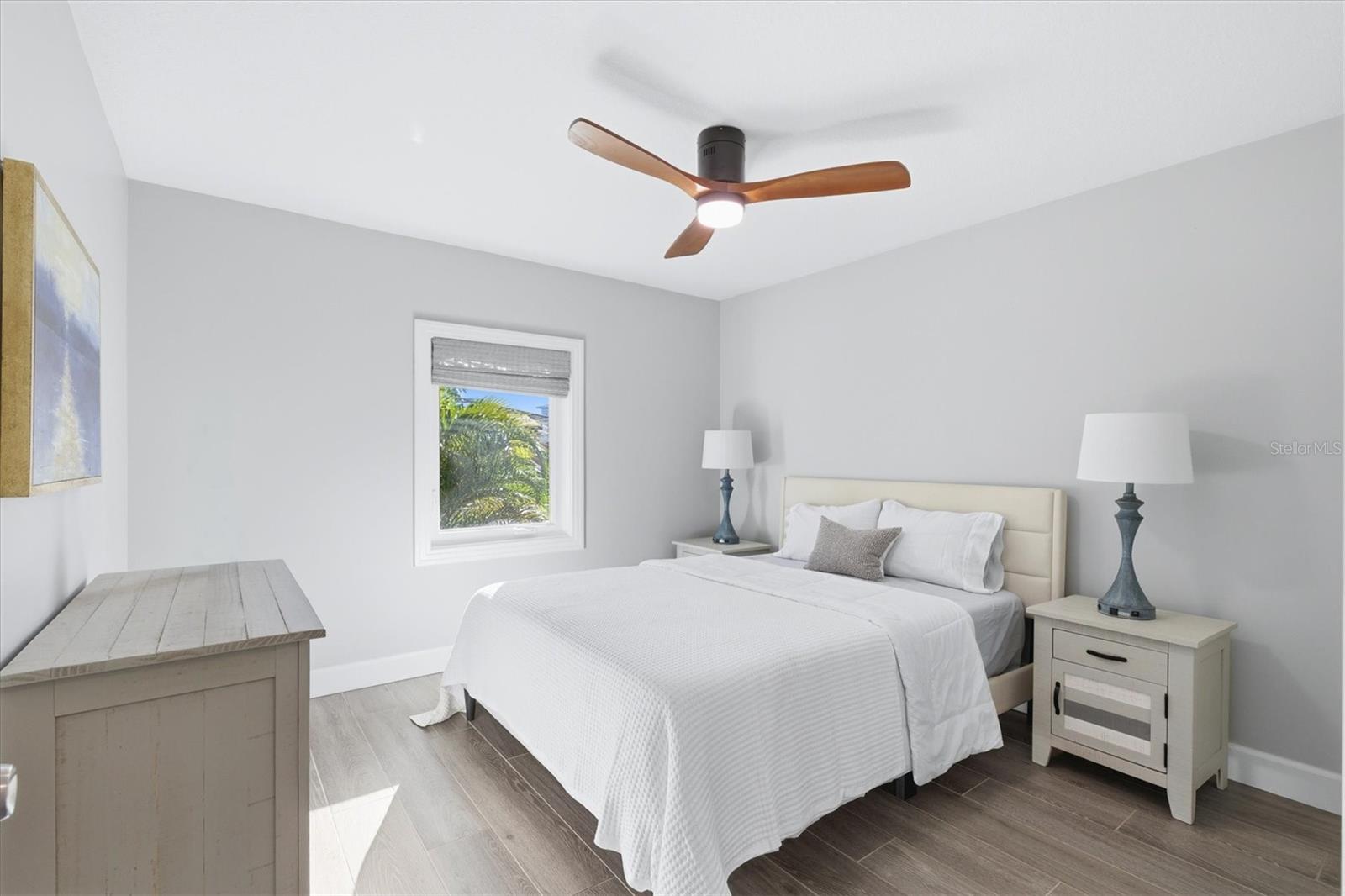 Image 31 of 69 For 670 Sunset Drive S