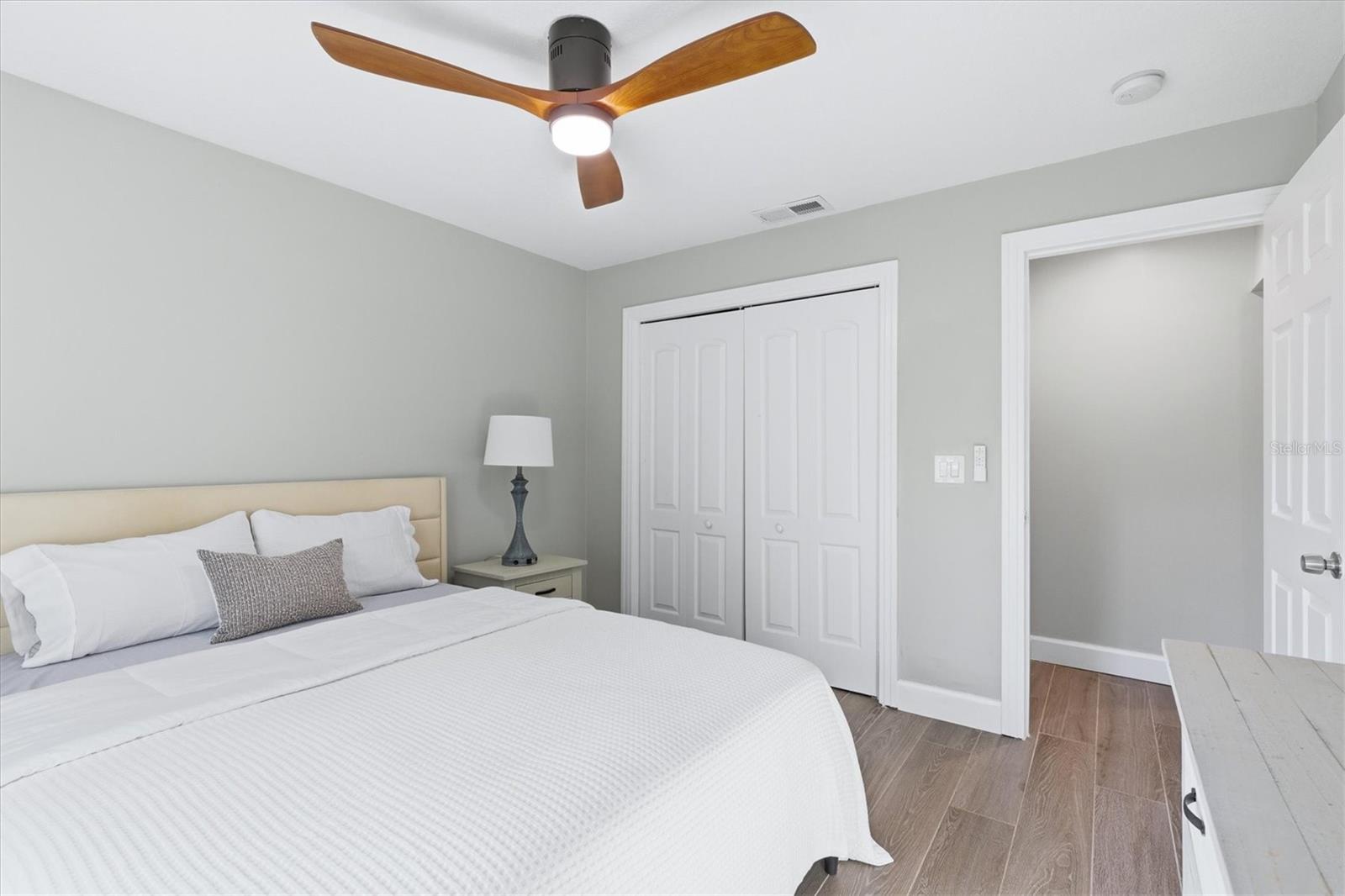 Image 33 of 69 For 670 Sunset Drive S