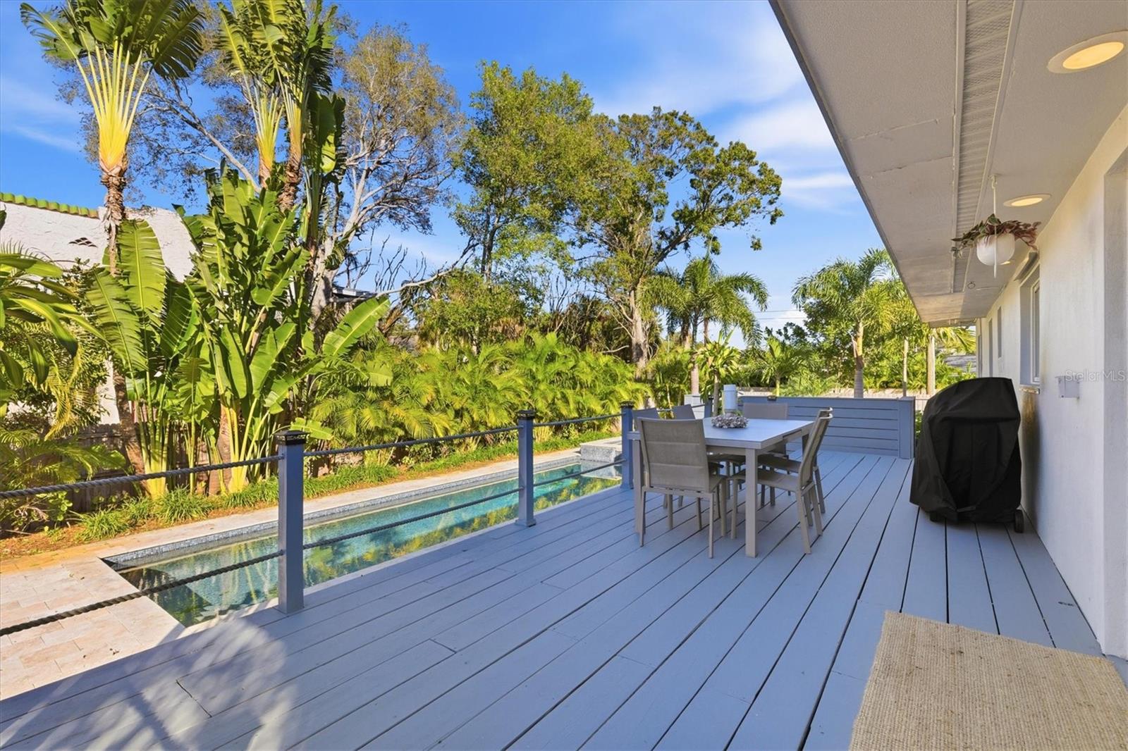 Image 42 of 69 For 670 Sunset Drive S