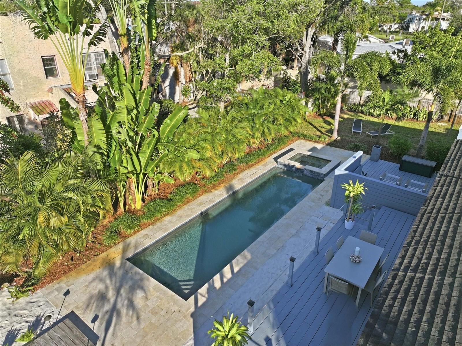 Image 43 of 69 For 670 Sunset Drive S