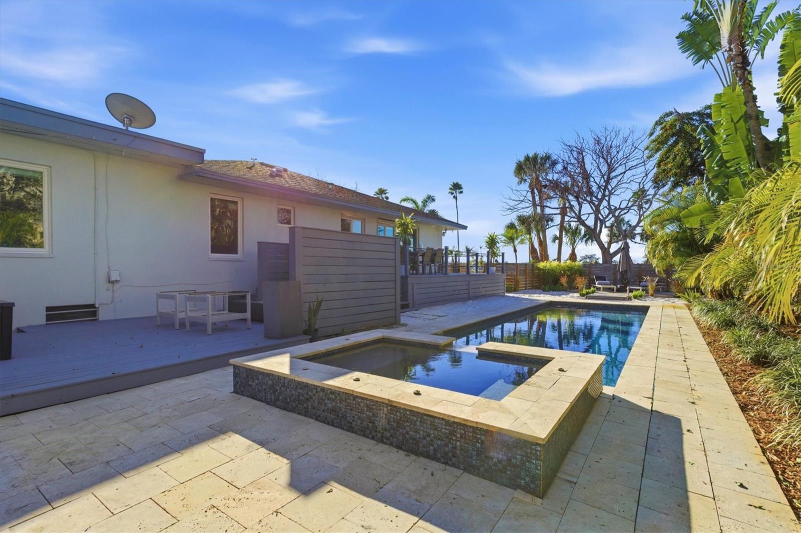 Image 44 of 69 For 670 Sunset Drive S