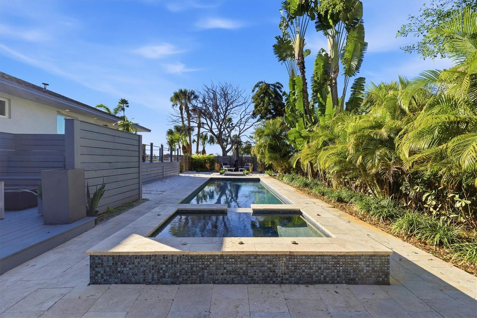 Image 45 of 69 For 670 Sunset Drive S