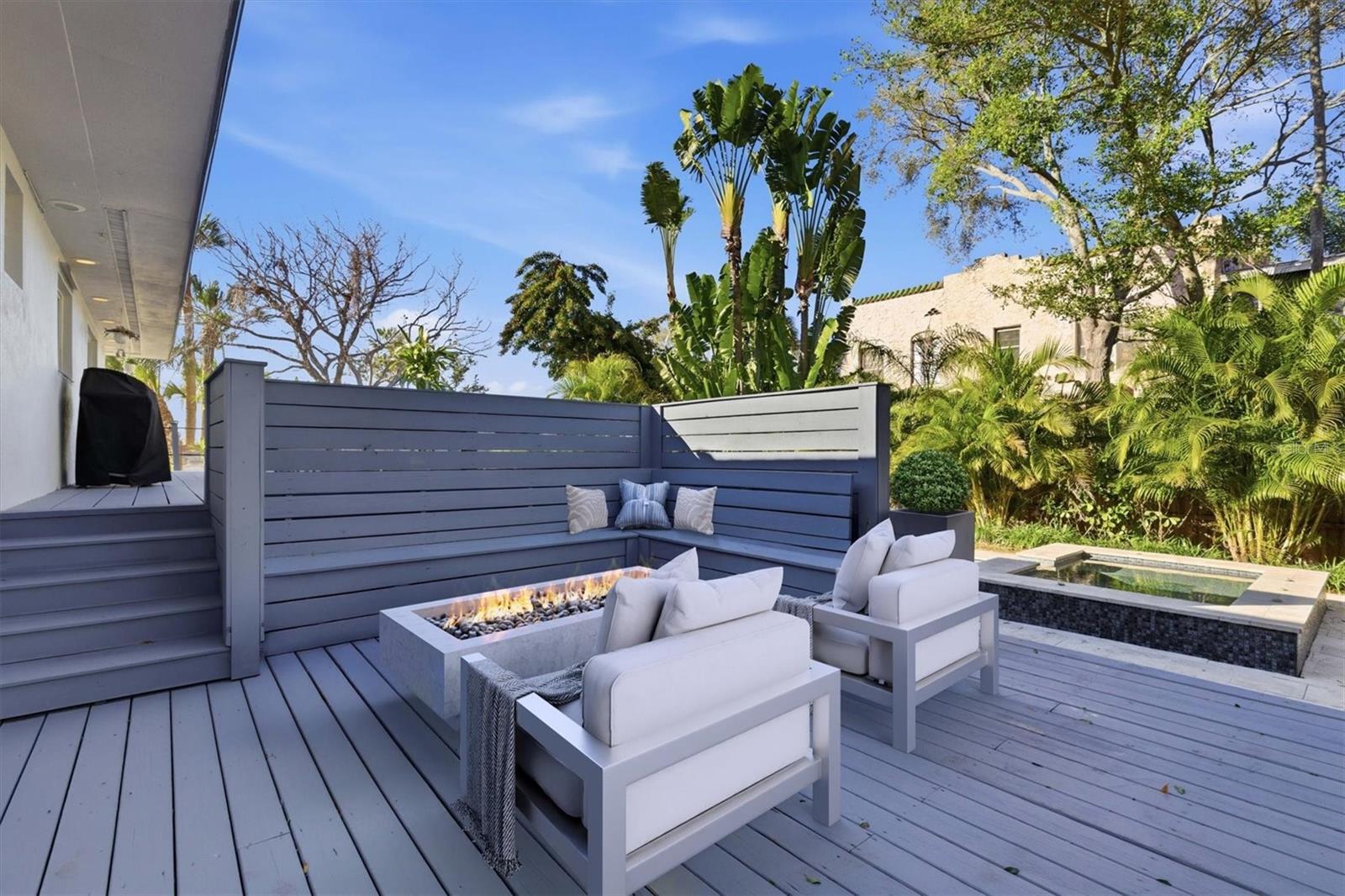 Image 46 of 69 For 670 Sunset Drive S