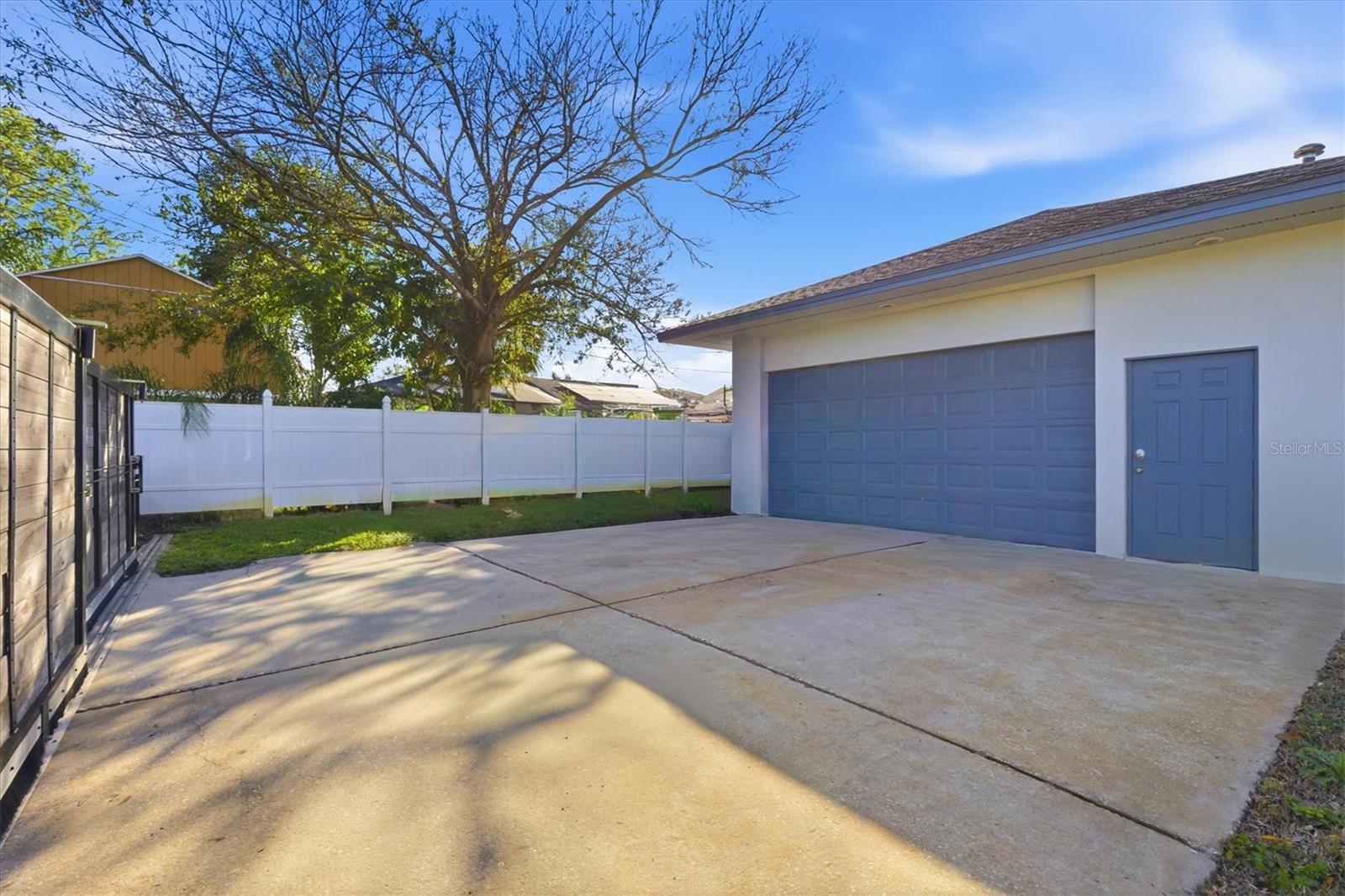 Image 51 of 69 For 670 Sunset Drive S