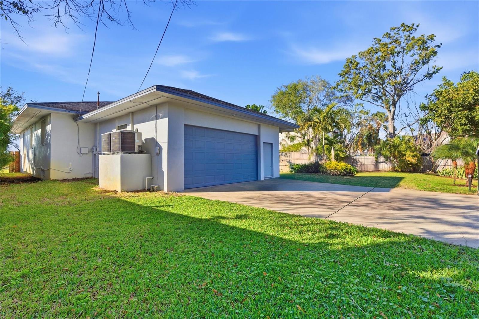 Image 52 of 69 For 670 Sunset Drive S