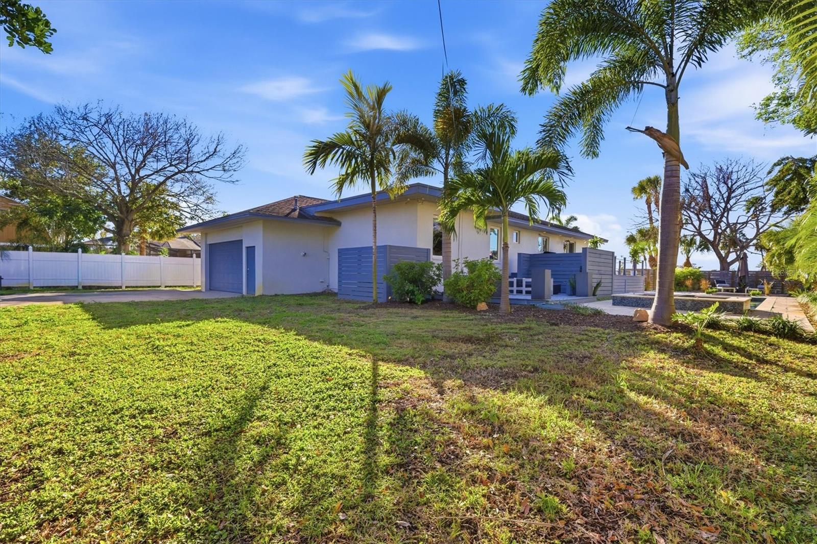 Image 53 of 69 For 670 Sunset Drive S